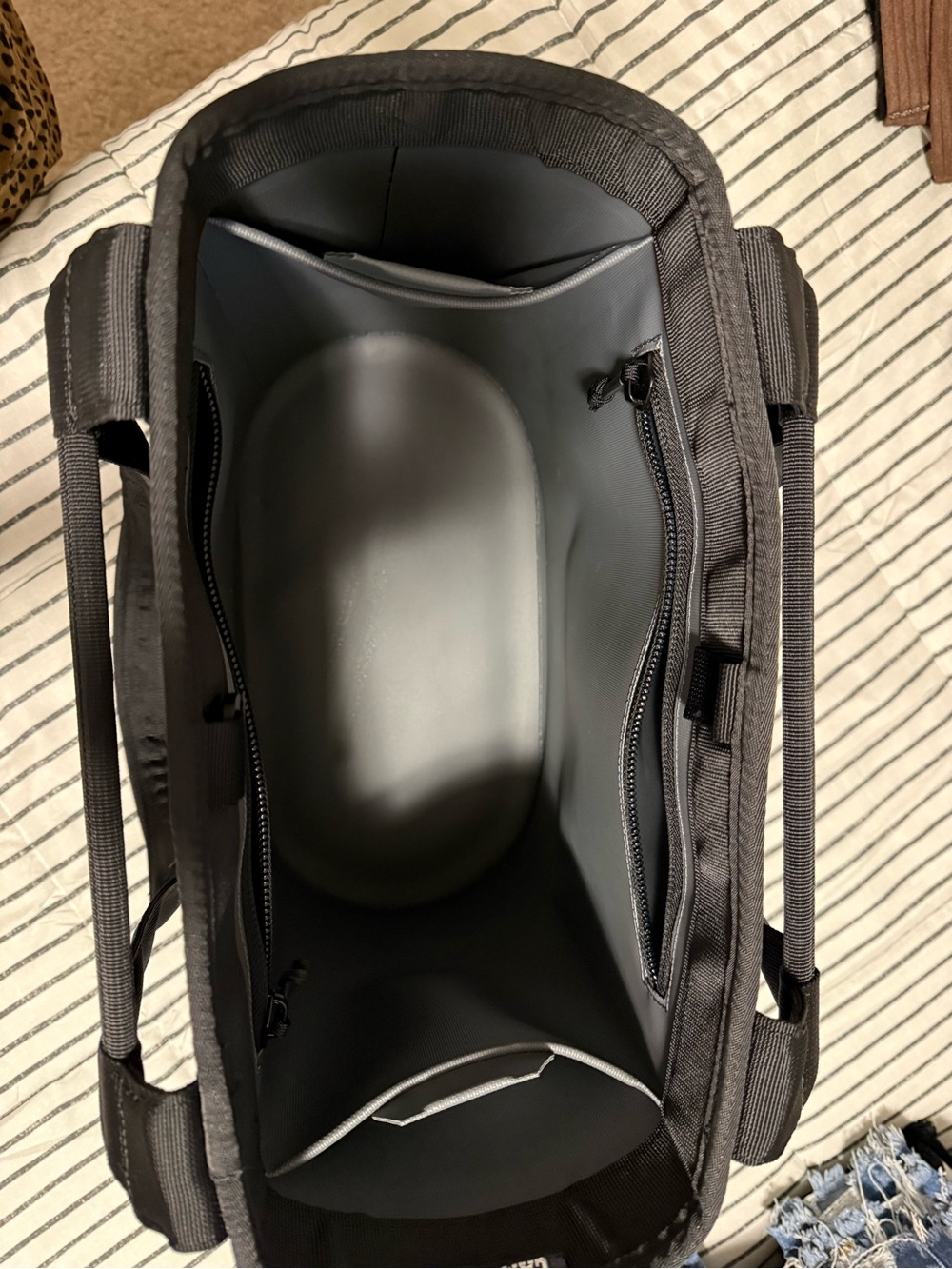 YETI Camino 20 - Black on Black - Picture 5 of 8